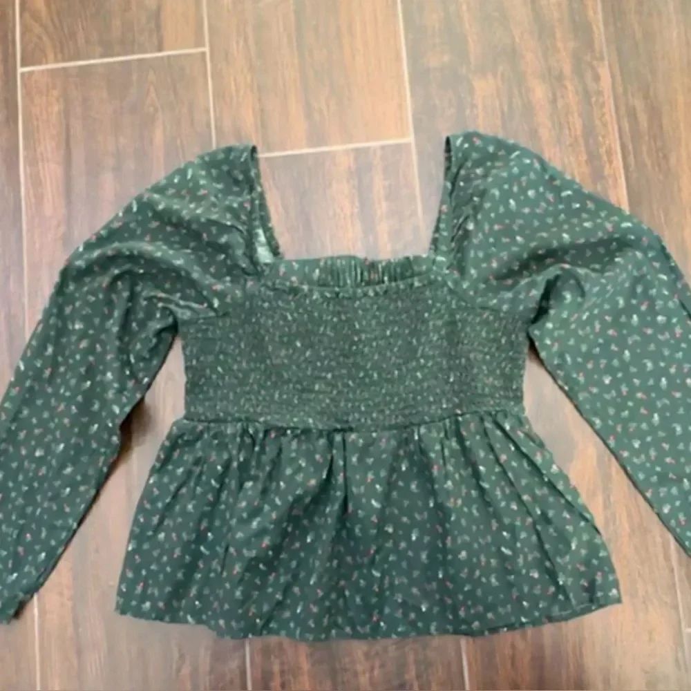 Old Navy Green Floral Smocked Long Sleeve Square Neck Peplum Blouse Size Large
